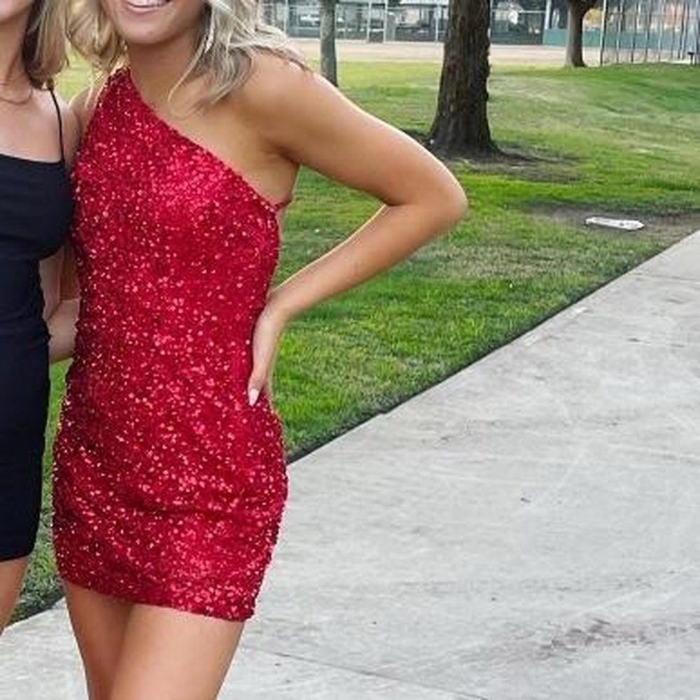 Elegant Red Sequin One-Shoulder Dress